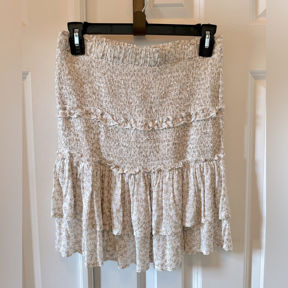 Short Skirt white/taupe tiny leaves Size Large stretch